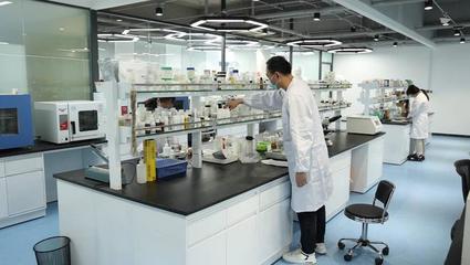 "三八"節(jié)預(yù)計化妝品網(wǎng)絡(luò)零售額超2.5億元!濟(jì)南高新區(qū)美妝產(chǎn)業(yè)再創(chuàng)新佳績